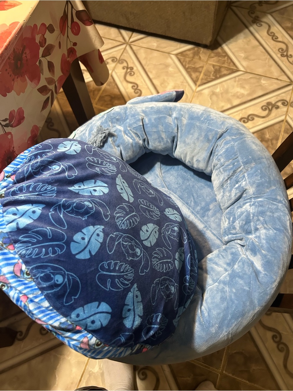 Plush Blue Round Dog Bed with Navy Leaf-Print Cover